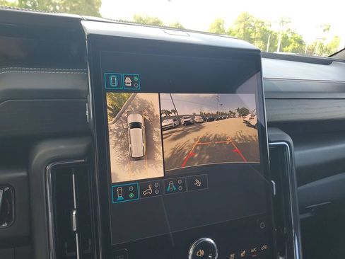 Used 2025 GMC Yukon XL AT4 Ultimate AWD/4WD image 27