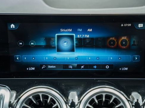 Certified 2023 Mercedes-Benz GLB 250 4MATIC image 21