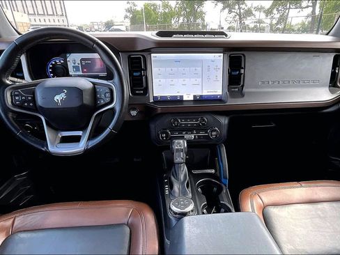Certified 2023 Ford Bronco Outer Banks w/ Sasquatch Package AWD/4WD image 14