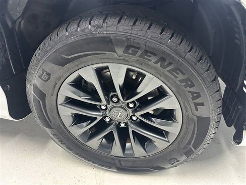 Used 2023 Lexus GX 460 Premium image 16