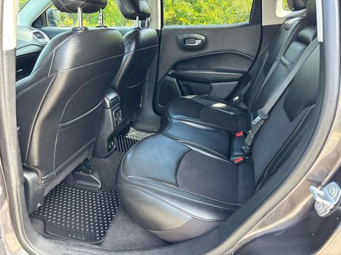 Used 2019 Jeep Compass Latitude w/ Popular Equipment Group AWD/4WD image 14