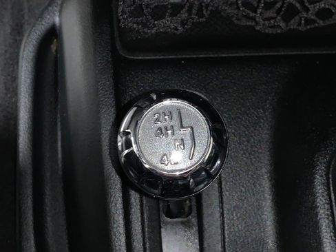 Used 2016 Jeep Wrangler Unlimited Rubicon w/ Connectivity Group image 10