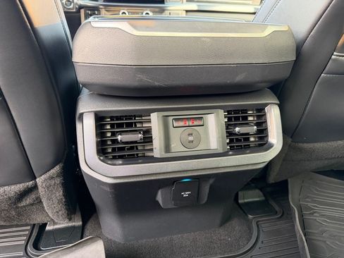 Used 2025 Ford F150 Platinum w/ FX4 Off-Road Package AWD/4WD image 31