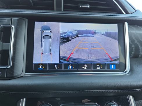 Used 2021 GMC Yukon XL Denali w/ Denali Premium Package image 28