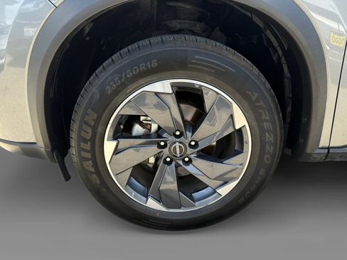 Used 2024 Nissan Rogue SV FWD image 9
