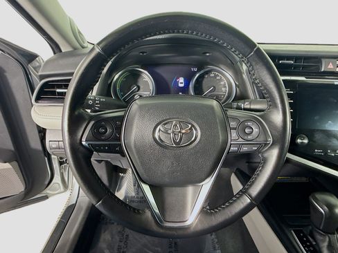 Used 2019 Toyota Camry XLE w/ Sunroof Package image 13