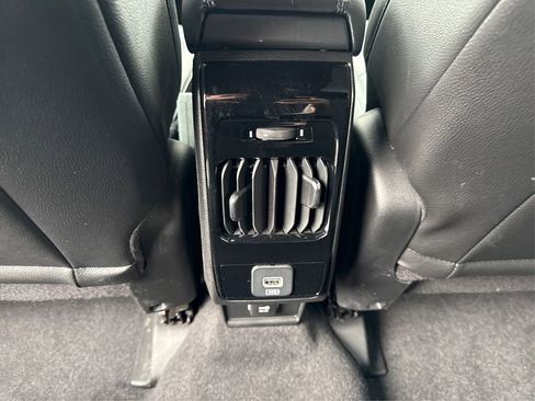 Used 2025 Jeep Compass Limited image 31