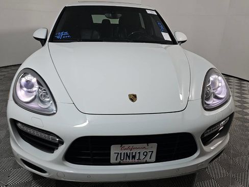Used 2013 Porsche Cayenne Turbo image 2