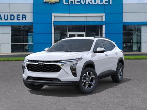 New 2025 Chevrolet Trax LT w/ Driver Confidence Package image 6