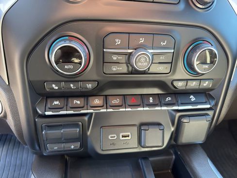 Used 2020 Chevrolet Silverado 1500 LTZ w/ LTZ Plus Package image 27