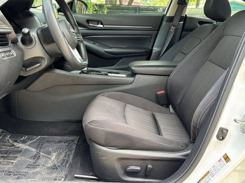 Used 2025 Nissan Altima 2.5 SV FWD image 27
