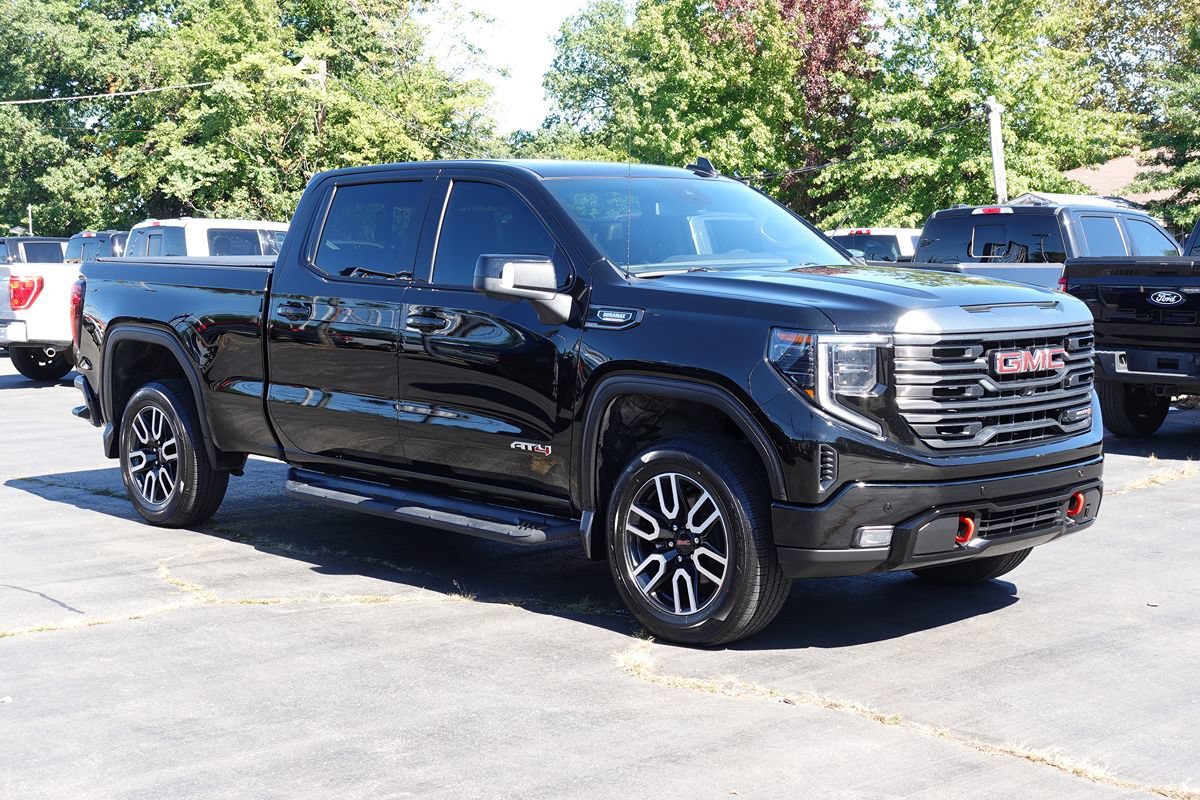 Used 2023 GMC Sierra 1500 AT4 w/ AT4 Preferred Package AWD/4WD image 4