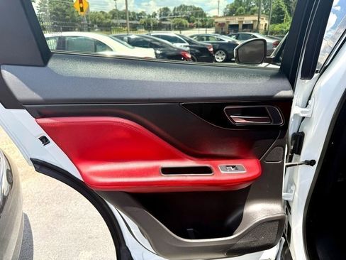 Used 2017 Jaguar F-PACE R-Sport image 30