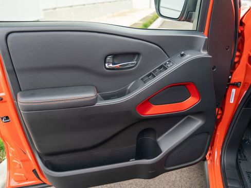 Used 2025 Nissan Frontier PRO-4X image 10