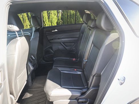 Used 2022 Volkswagen Atlas Cross Sport SE image 31