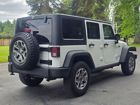 Used 2015 Jeep Wrangler Unlimited Rubicon w/ Connectivity Group AWD/4WD image 6