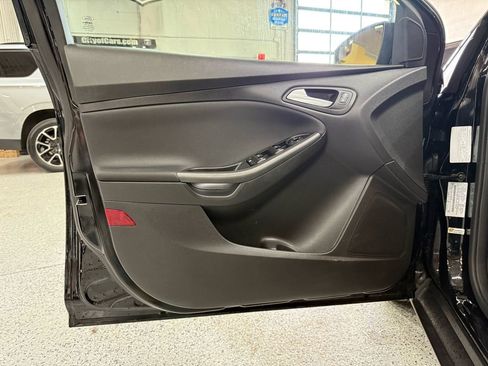Used 2018 Ford Focus SEL w/ SEL Plus Black Pack image 7