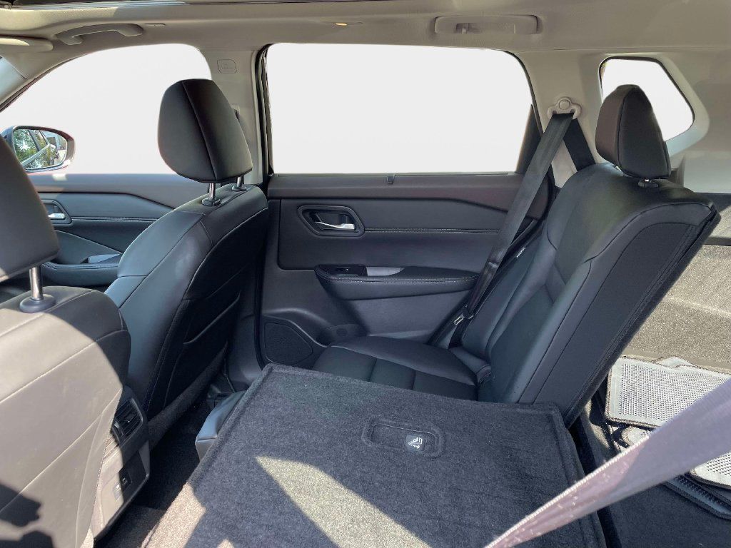 Used 2023 Nissan Rogue SV w/ SV Premium B Package AWD/4WD image 16