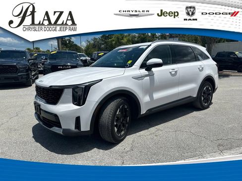 Used 2024 Kia Sorento S FWD image 1