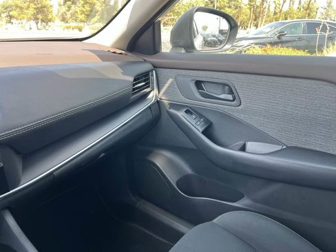 Used 2023 Nissan Rogue S image 17