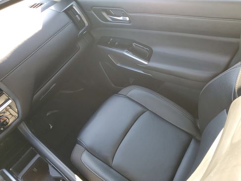 Certified 2024 Nissan Pathfinder SL image 11