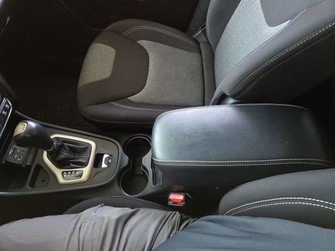 Used 2014 Jeep Cherokee Latitude w/ Cold Weather Group FWD image 60