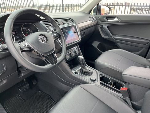 Used 2020 Volkswagen Tiguan SE image 19