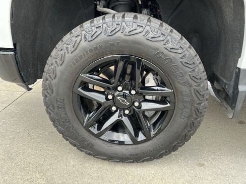 Used 2025 Chevrolet Silverado 1500 Custom Trail Boss AWD/4WD image 13