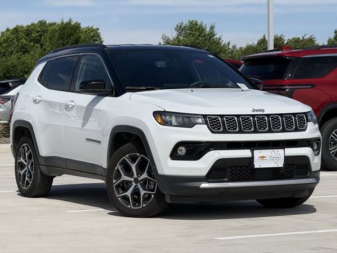 Used 2025 Jeep Compass Limited AWD/4WD image 2
