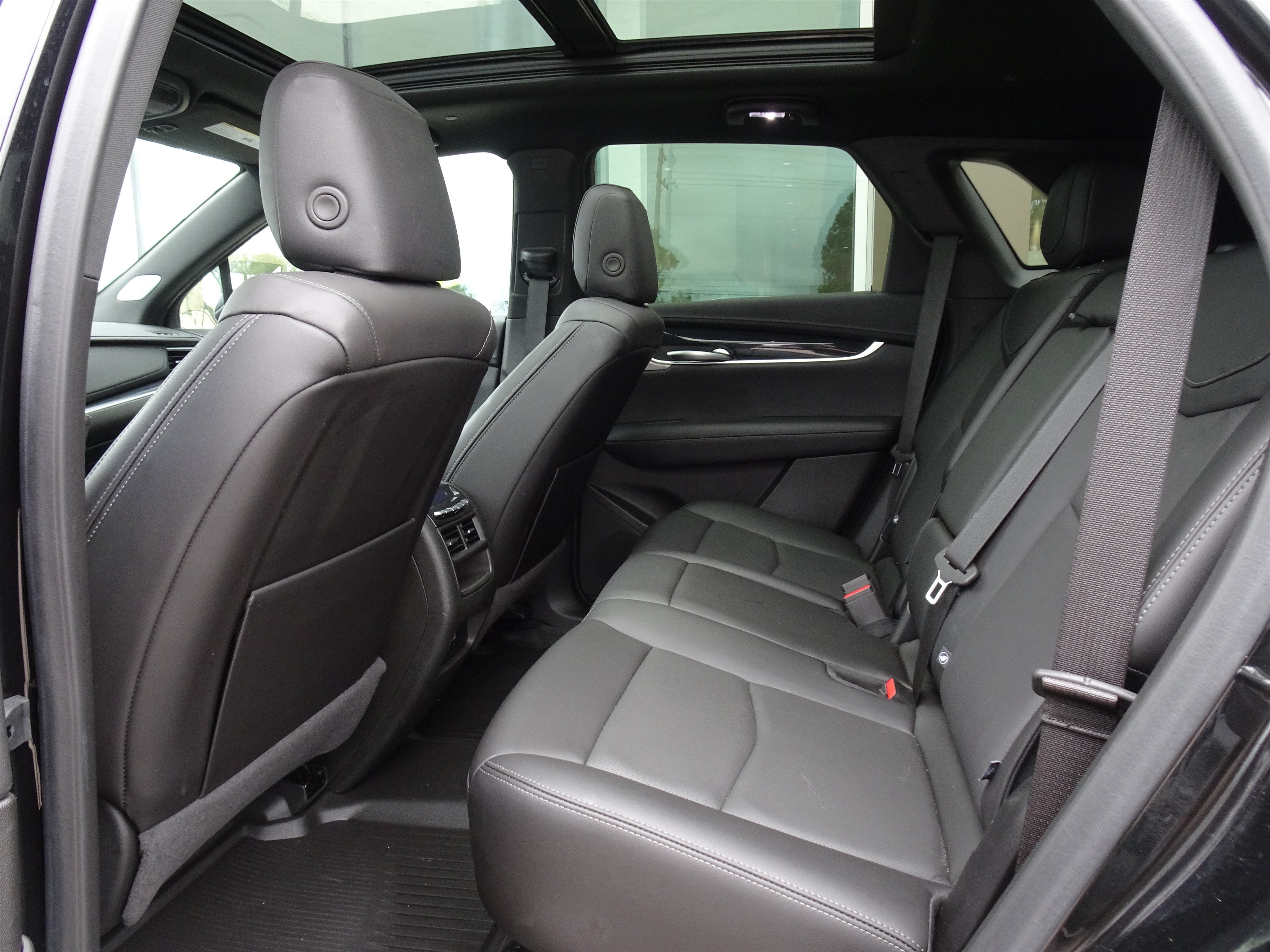 Used 2024 Cadillac XT5 Premium Luxury w/ LPO, Floor Liner Package AWD/4WD image 15
