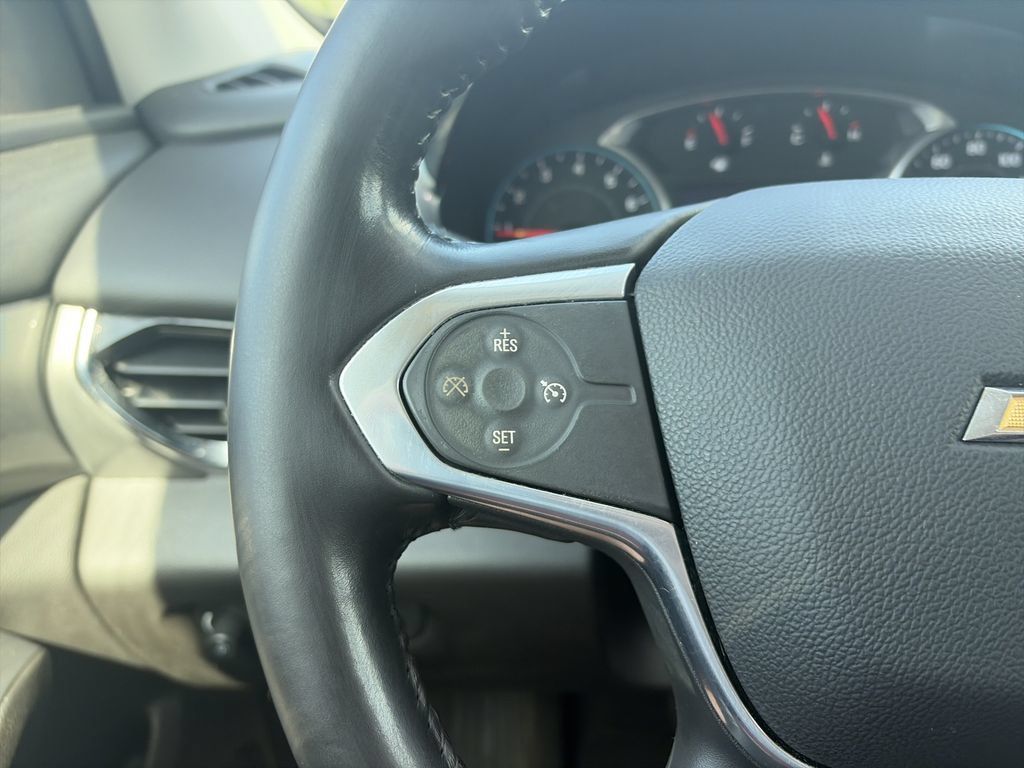 Used 2021 Chevrolet Traverse LT FWD image 19