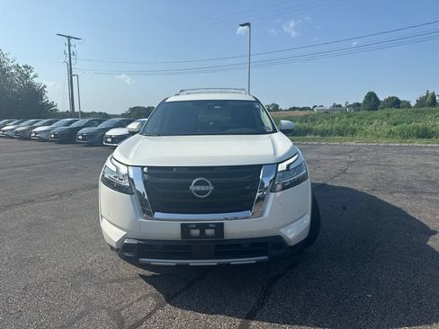 Certified 2024 Nissan Pathfinder SL AWD/4WD image 8