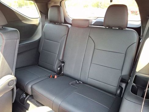 Used 2024 Chevrolet Traverse RS FWD image 8