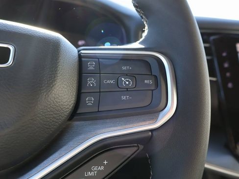New 2025 Jeep Wagoneer L Series II AWD/4WD image 30