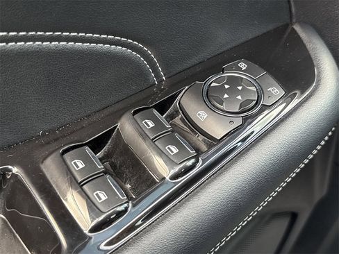 Used 2019 Ford Edge Titanium image 33