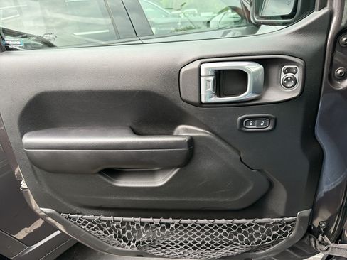 Used 2021 Jeep Wrangler Willys AWD/4WD image 28