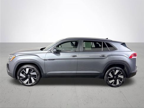 Certified 2025 Volkswagen Atlas Cross Sport SE image 9