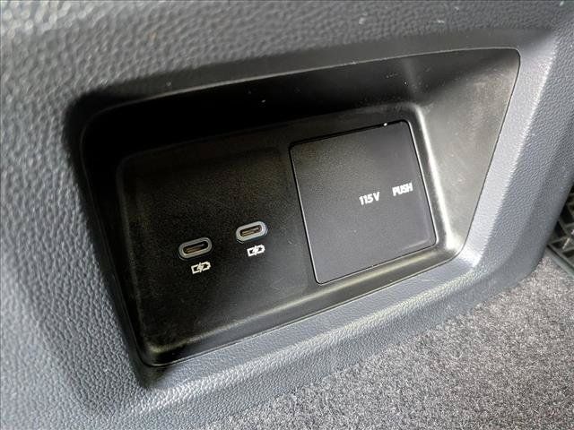 Certified 2025 Volkswagen Atlas Cross Sport SE w/ Panoramic Sunroof Package AWD/4WD image 25