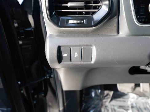 Used 2024 Honda Pilot Touring image 11