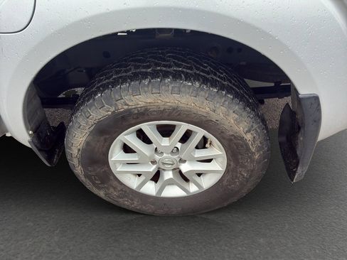 Used 2019 Nissan Frontier SV image 5