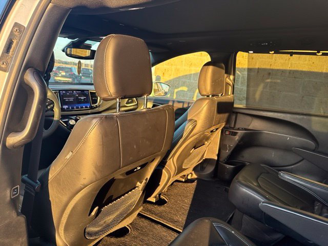 Used 2022 Chrysler Pacifica Touring-L w/ S Appearance Package FWD image 14