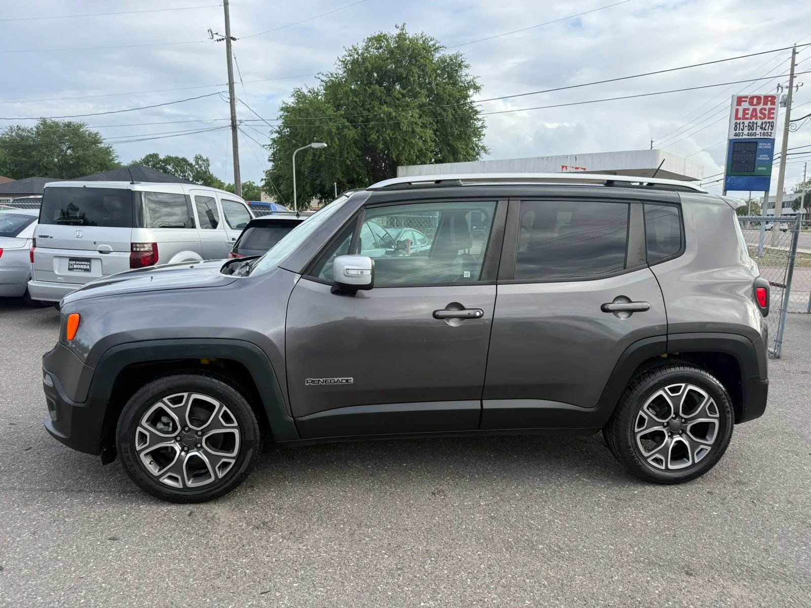 Used 2017 Jeep Renegade Limited FWD image 8