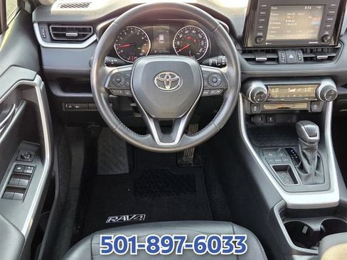 Used 2020 Toyota RAV4 XLE Premium FWD image 11