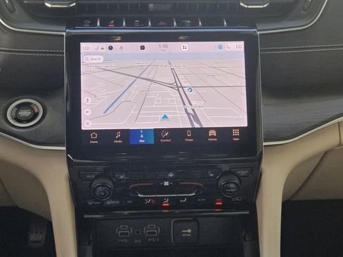 Used 2024 Jeep Grand Cherokee Limited AWD/4WD image 20