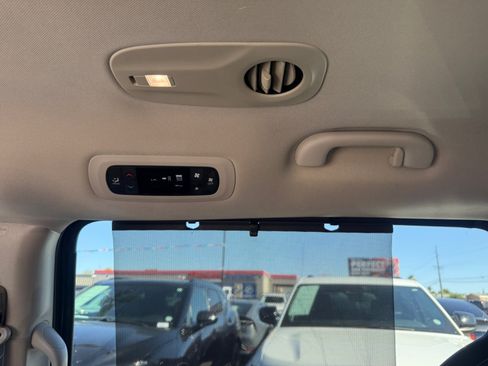 Used 2021 Chrysler Voyager Lxi FWD image 23