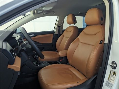 Used 2022 Volkswagen Taos SE image 5