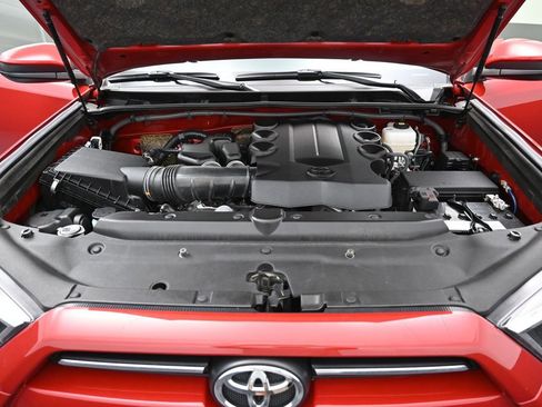 Certified 2024 Toyota 4Runner SR5 AWD/4WD image 34
