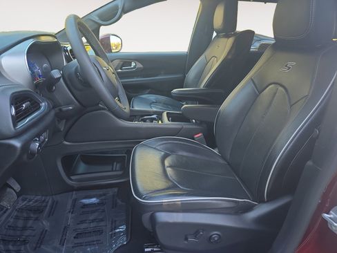 Certified 2022 Chrysler Pacifica Limited w/ Uconnect Theater Family Group image 18