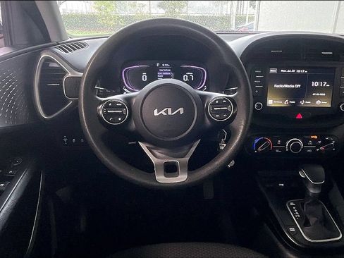 Used 2024 Kia Soul LX w/ Option Group 015 FWD image 5