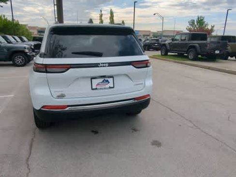 New 2026 Jeep Grand Cherokee Laredo X AWD/4WD image 7